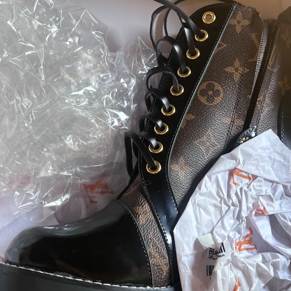 Louis Vuitton - Picture 5 of 8